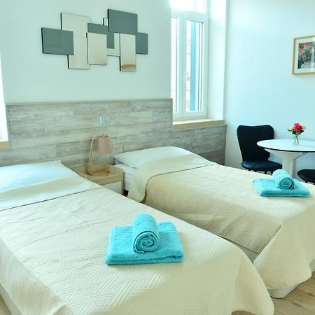 En-Suite Rose On Rokova Street - 5 Min Walk To The Old Town Of สปลิท ภายนอก รูปภาพ